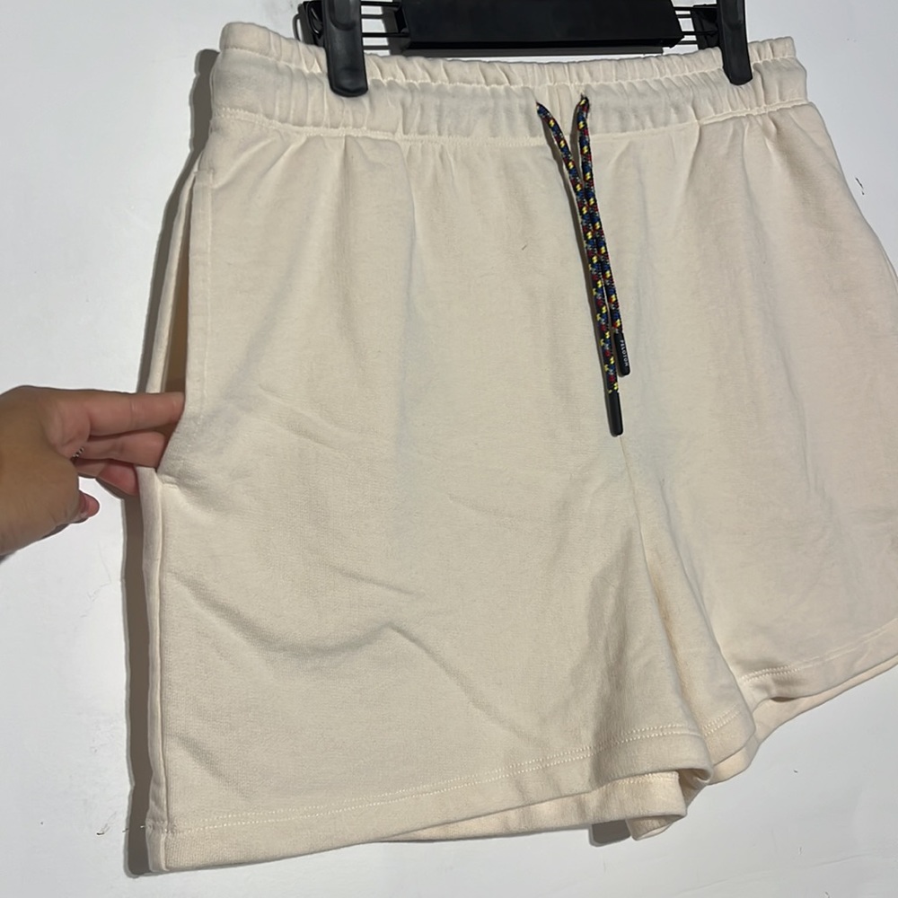 NEW Peloton Beige Sweat Shorts Size Large - Picture 4 of 10